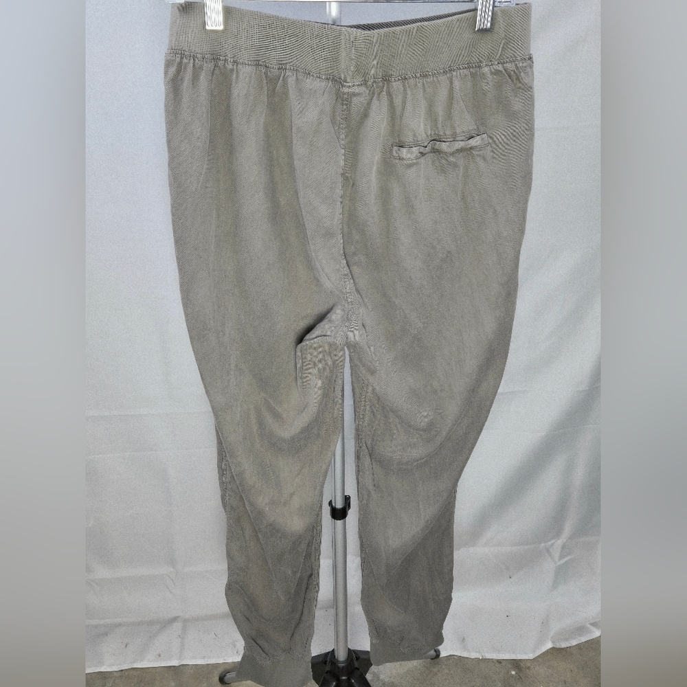 Faherty Arlie Day Elevated Basic Thyme Green Quie… - image 4